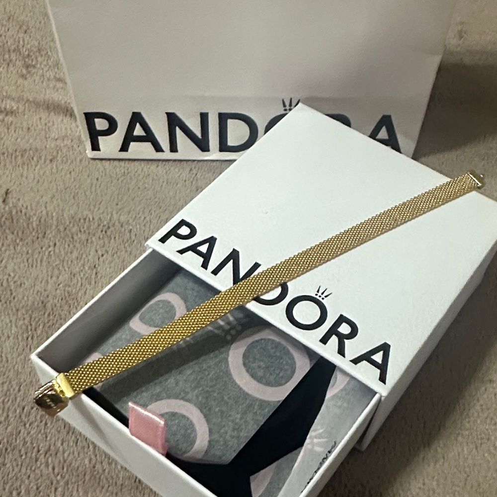 NWOT Pandora Reflections Gold Bracelet